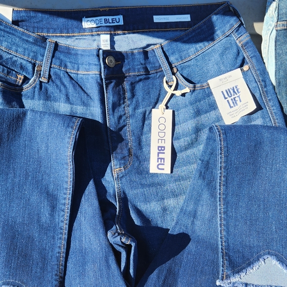 Code Bleu Plus Size Jeans - Picture 7 of 16